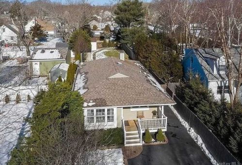97 Moriches Blvd, Eastport, NY 11941-1116