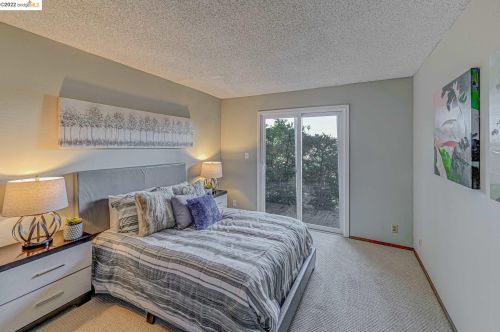 25739 Spring Dr, Hayward CA 94542-1927 exterior