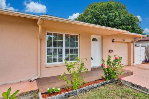 7585 16th St, Saint Petersburg, FL 33702-5013
