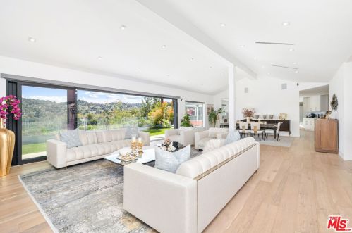 15800 High Knoll Rd, Van Nuys, CA 91436-3425