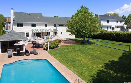 79 Grasslands Cir, Mount Sinai NY  11766-1862 exterior