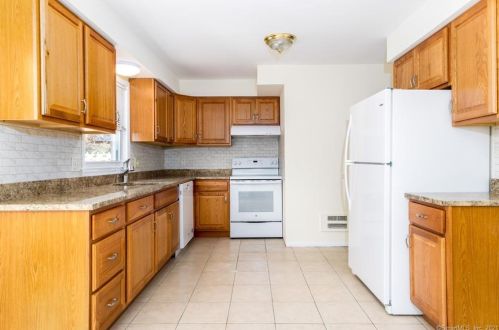 196 Hope St, Stamford, CT 06906-2030