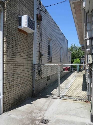 89-19 Desarc Rd, Jamaica, NY 11417-2410