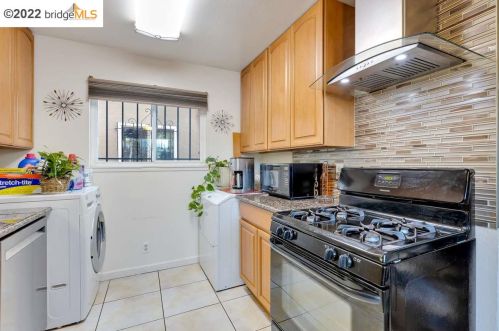1636 99 Ave, Oakland CA  94605-4814 exterior