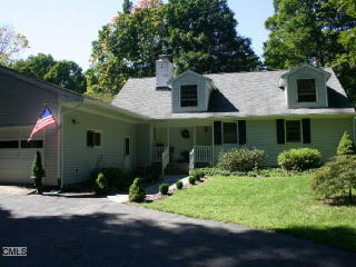 109 Sanfordtown Rd, West Redding, CT 06896-2414