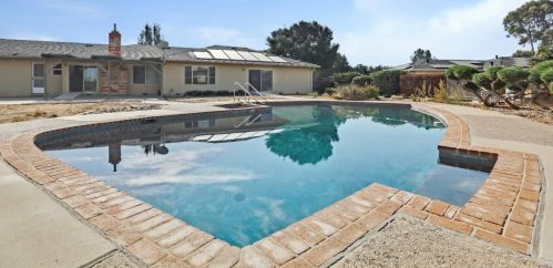 121 Marks Dr, Hollister CA  95023-6319 exterior