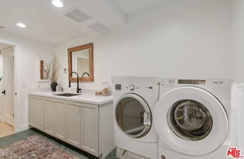 27041 Esward Dr, Calabasas CA  91301-2322 exterior