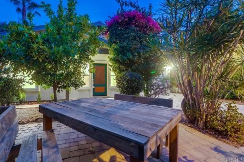126 Basil St, Encinitas, CA 92024-2027