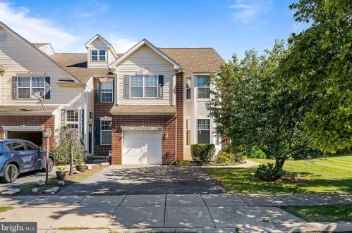 5261 Dartmouth Dr, Macungie, PA 18062-9571