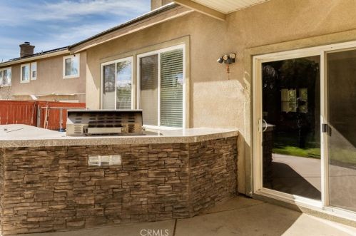 1172 Shooting Star Dr, Beaumont CA  92223-8437 exterior