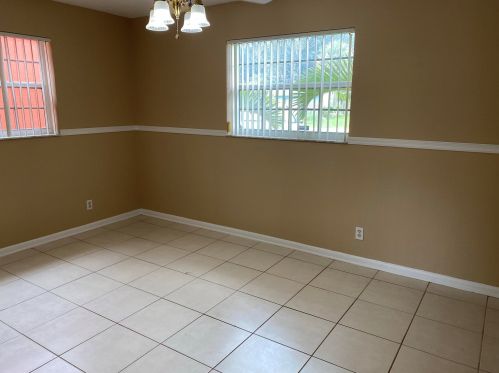 5717 Lee Dr, West Palm Beach, FL 33415-3632