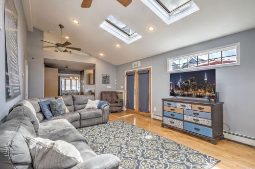 1012 Erie Ave, North Lindenhurst NY  11757-2117 exterior