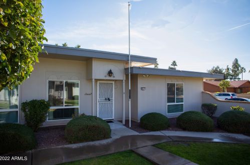 10020 Royal Oak Rd, Sun City, AZ 85351-3122