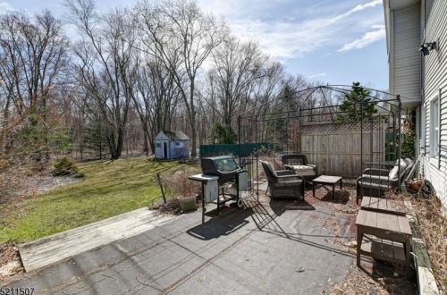 8 Glencross Rd, West Milford Lakes NJ  07480-2206 exterior