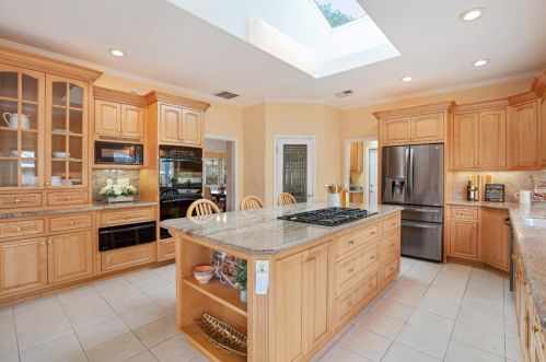 1555 Wistaria Ln, Los Altos, CA 94024-7208