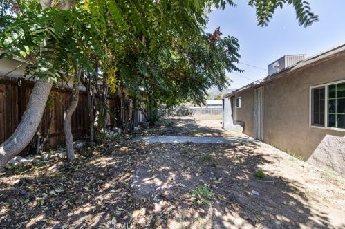 2824 Wall Ave, San Bernardino CA  92404-3633 exterior