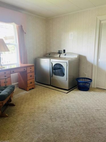 127 Pineview Dr, Mount Airy NC 27030-5145 exterior