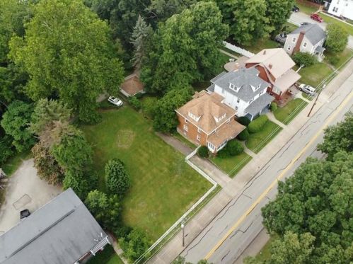 1210 Pittsburgh St, South Connellsville PA  15425-4405 exterior