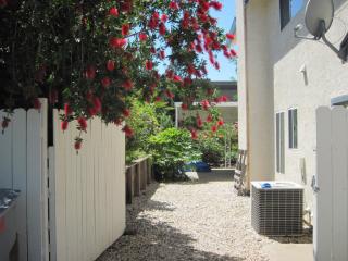 3328 Zircon Dr, Rocklin, CA 95677-4725