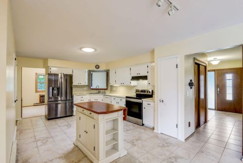 1937 Rambling Rose Rd, Waukesha, WI 53186-2819