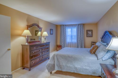 42 Saratoga Dr, New Castle DE  19720-4232 exterior