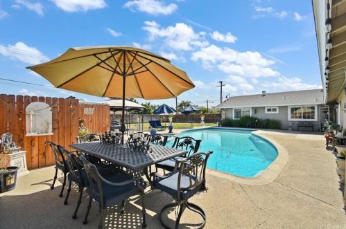 12785 Roswell Ave, Chino CA  91710-3043 exterior