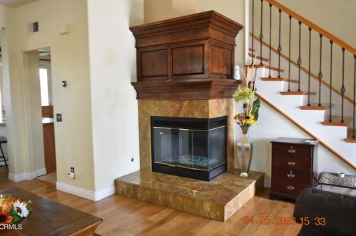 706 Princessa Dr, Oxnard CA  93030-7690 exterior
