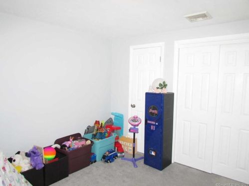 132 Turnbull Rd, New Hartford CT  06057-4136 exterior