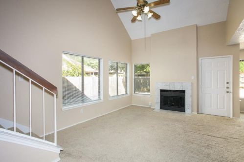 622 Essex Pl, Euless, TX 76039-4077