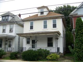 238 Hudson St, Delaware Park, NJ 08865-2438