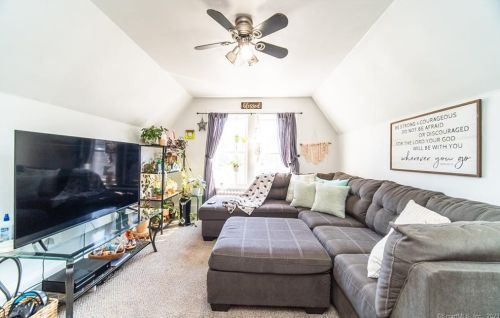 107 Birdsey Ave, Middletown CT  06457-4302 exterior