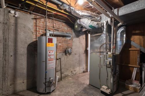 135 Brookside Dr, North Kingstown RI  02852-2005 exterior