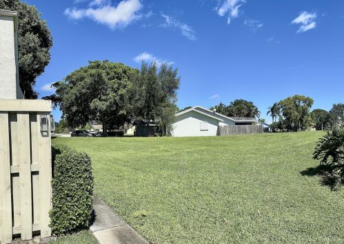 12143 Regal Ct, West Palm Beach FL  33414-5748 exterior