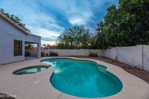 21518 58th Dr, Glendale, AZ 85308-6235
