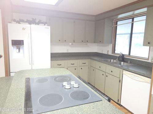 610 Dolphin Cir, Sebastian FL  32976-2591 exterior