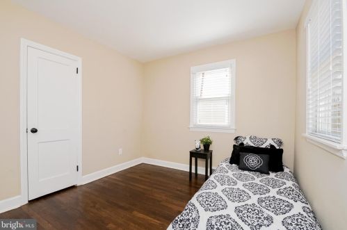 2 Robert Rd, New Castle DE  19720-3925 exterior