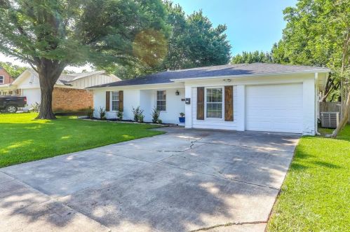 7504 Maple Dr, Fort Worth, TX 76180-6274