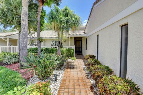22 Hampshire Ln, Boynton Beach, FL 33436-7414