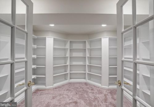 15625 Alderbrook Dr, Haymarket VA  20169-6131 exterior