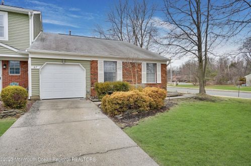 87 Oak Ln, Tinton Falls, NJ 07724-3473