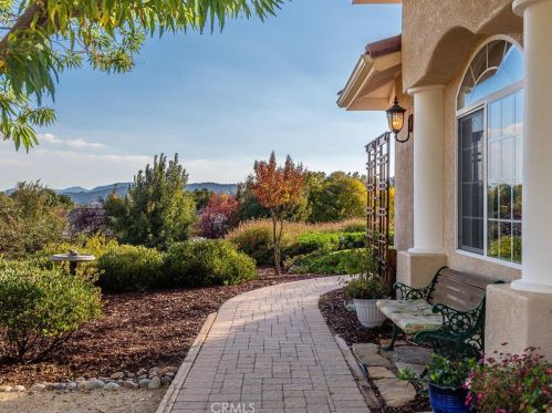 210 Foxtail Ln, Templeton CA  93465-8714 exterior