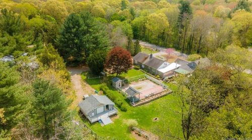6 Stone Hill Rd, Norwich, CT 06384-1319