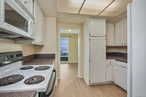 222 Turf Vw Dr, Solana Beach CA  92075-2316 exterior