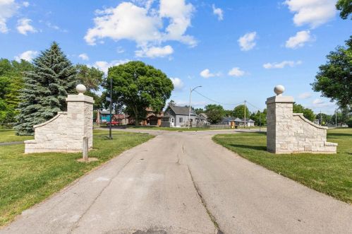 870 Broad St, Menasha WI  54952-3263 exterior