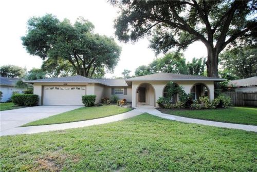 636 Lake Howell Rd, Maitland, FL 32751-5218