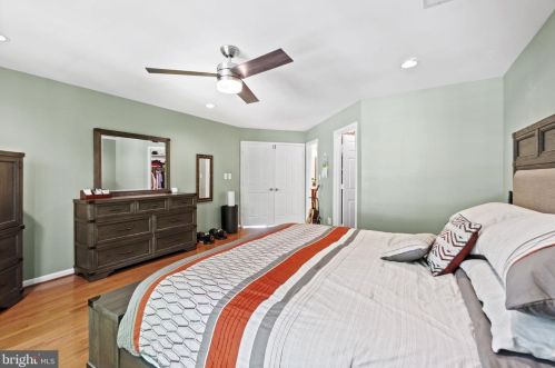 11410 Hollow Timber Ct, Herndon VA  20194-1980 exterior