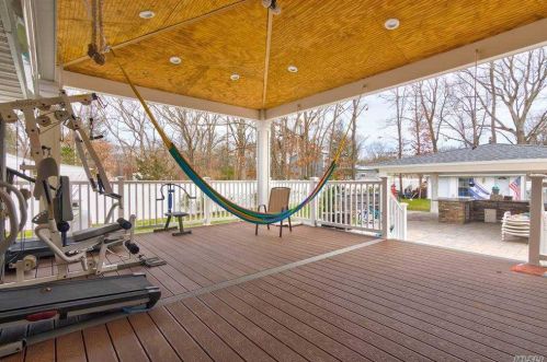 1350 Spur Dr, Islip Manor NY  11751-1119 exterior