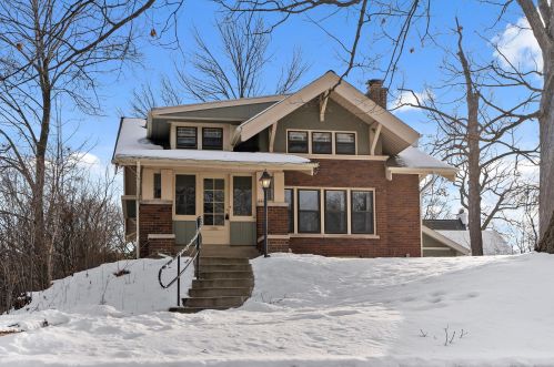 6603 Wells St, Milwaukee, WI 53213-3910