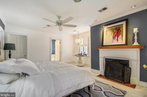 19 Cornwall St, Leesburg VA 20176-2701 exterior