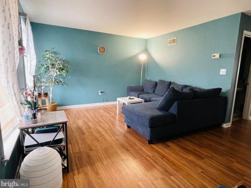 709 Knoll Dr, Mount Joy, PA 17552-9407